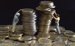 Le gouvernement maintient une prévision de croissance "réaliste" à 0,1% en 2013 et 1,2% en 2014, en conservant un objectif "raisonné" de ramener le déficit public à 2,9% du produit intérieur brut en 2014, dans le "programme de stabilité" présenté mercredi au Parlement.