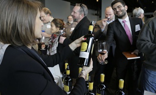 Opération de dégustation de l'Union des grands crus de Bordeaux à San Francisco, en 2018.