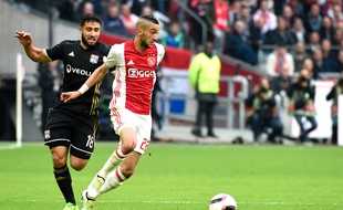 Hakim Ziyech a fait très mal à l'OL de Nabil Fekir, la semaine passée à l'Amsterdam ArenA. JEAN-PHILIPPE KSIAZEK