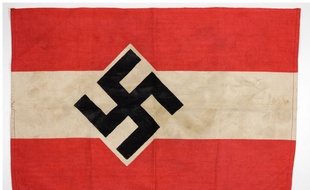 Des drapeaux nazis ont été découverts chez cet homme, à Aix-en-Provence.