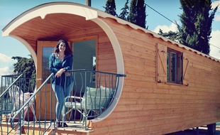 Audrey Satta a transformé sa roulotte en salon de beauté écologique.