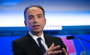 Le président de l'UMP, Jean-François Copé, présente ses vœux, le 8 janvier au siège du parti, à Paris.