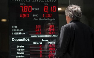 L’Argentine semble impuissante face à l’hémorragie de devises, deux milliards de dollars pour le seul mois de janvier, et tente de convaincre les industriels de limiter la hausse des prix.