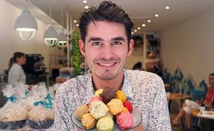 Le Champion du monde de pâtisserie 2009 présente ses bubble cakes