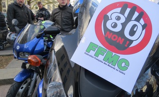 Une manifestation des motards en colère a eu lieu mardi matin devant la préfecture de Nantes
