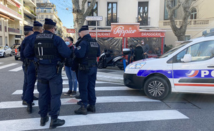 Le restaurant a pu servir des repas malgré les injonctions de la police