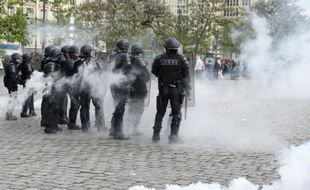 Des CRS lors de la manifestation contre le projet de loi travail à Paris le 19 mai 2016