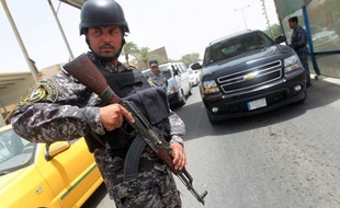 Au moins vingt-huit personnes ont été tuées mercredi dans des attentats en Irak, parmi lesquelles un officier supérieur, selon des sources médicales et de sécurité.