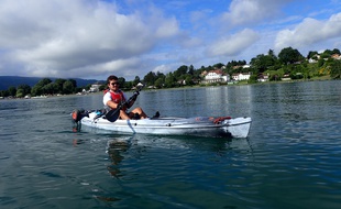 Armand Thoinet, ici en juin dernier lors d'un triathlon qu'il s'est lui même organisé, avec notamment le tour du lac Léman en kayak.
