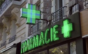 Un enseigne de pharmacie (illustration).