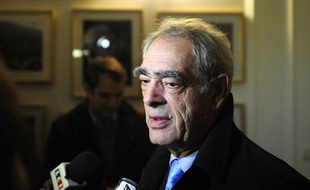 Henri Emmanuelli, le 30 novembre 2010, au siège du PS à Paris.