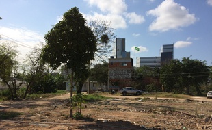 Peu avant les Jeux s'élevait encore sur ce terrain vague la favela de Vila Autodromo.