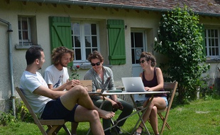 Mutinerie Village est un espace de coworking en pleine nature, dans le Perche.