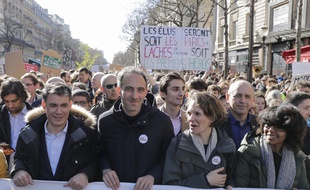 Olivier Faure a l'air ravi de l'alliance avec Place publique pour les européennes.