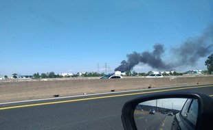 Vue d'un incendie à Saint-Fons envoyée par l'un des lecteurs de 20 minutes.