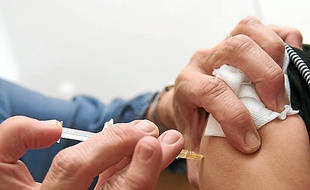 Le prix remis à une militante anti-vaccin fait polémique en Roumanie (illustration).