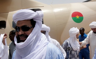 Iyad Ag Ghaly, le chef du mouvement djihadiste Ansar Dine, à l'aéroport de Kidal (nord du Mali) le 7 août 2012. Il est à la tête du groupe GSIM qui a revendiqué les attaques de Ouagadougou.