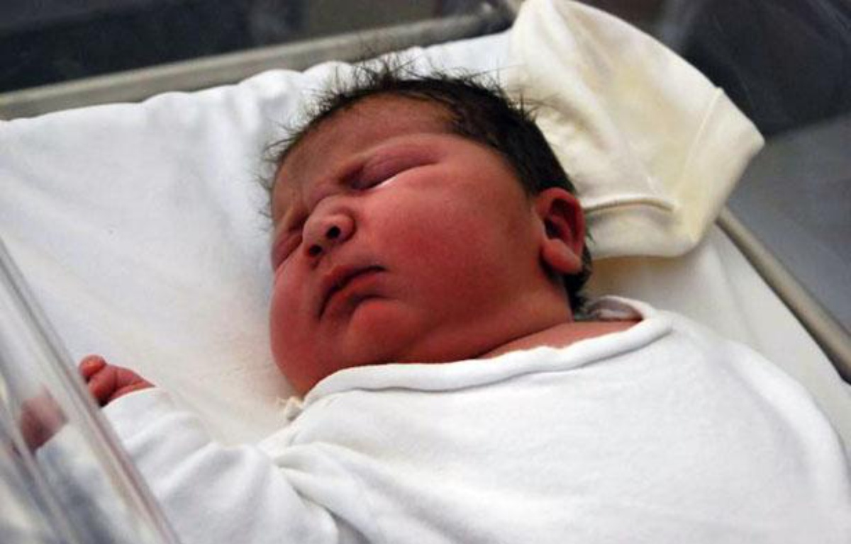 Bebe Le Plus Gros Au Monde Le plus gros bébé mis au monde par voie naturelle, 6,2kg, est né en Espagne