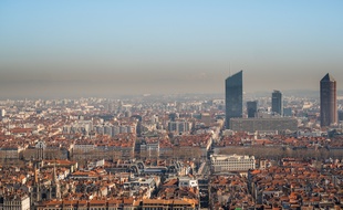 Lyon et sa pellicule de pollution. (illustration)