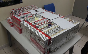 La douane a saisi 147 cartouches de cigarettes le 13 décembre 2018 à l'aéroport de Rennes.