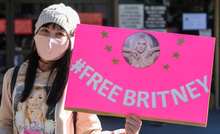 Une manifestante du mouvement #FreeBritney à Los Angeles
