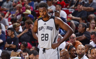 Livio Jean-Charles, ici lors d'une rencontre le 11 juillet à Las Vegas, a participé à la Summer League avec les Spurs cet été.