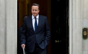 avid Cameron à la sortie de Downing Street le 29 août 2013 à Londres
