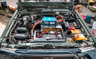 Les étudiants ont mis au point une technique qui permet de transformer pour moins de 10.000 euros votre voiture en véhicule électrique.