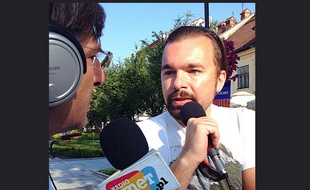 Mateusz Klinowski, le nouveau maire de Wadowice, en Pologne, lors d'une interview avec la radio Wnet, le 7 juillet 2014.