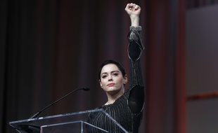 L'actrice Rose McGowan est la première femme à avoir accusé le producteur Harvey Weinstein de viol.