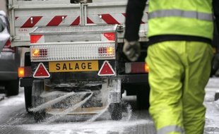 Plus de 250 tonnes de sel ont été déversés mardi dans les rues de Toulouse. Archive Frédéric Scheiber