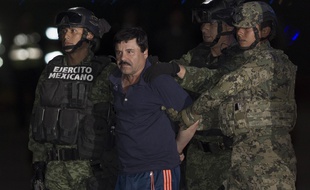 Joaquin «El Chapo» Guzman aux mains de la police à Mexico, au Mexique, le 8 janvier 2016.