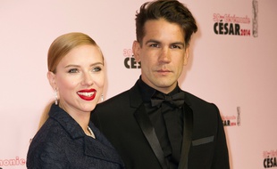 Scarlett Johansson et Romain Dauriac à Paris, le 28 février 2014.