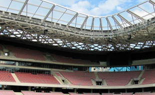 Le stade offre jusqu'à 45 000 places.