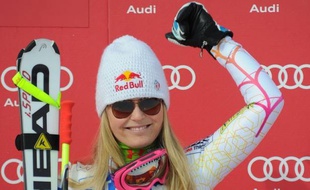 L'Américaine Lindsey Vonn a remporté samedi la descente de St-Moritz, sa 8e victoire de la saison en Coupe du monde de ski alpin et sa deuxième du week-end, devant l'Allemande Maria Höfl-Riesch et la skieuse du Liechtenstein, Tina Weirather.