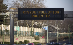 Le 4 mars 2013. Une alerte à la pollution aux particules fines à Paris. PHOTO : V. WARTNER / 20 MINUTES