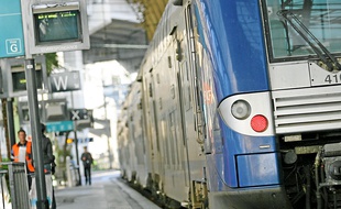 Un train en gare de Nice