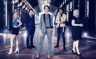 Shy'm, l'animatrice de la saison 13 de «Nouvelle star», entourée des juges Cœur de Pirate, Benjamin Biolay, Dany Synthé et Nathalie Noennec.