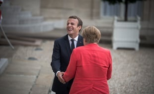 Emmanuel Macron rigole (illustration)