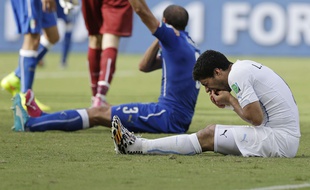 Luis Suarez après avoir mordu Chiellini, le 24 juin 2014 au Brésil