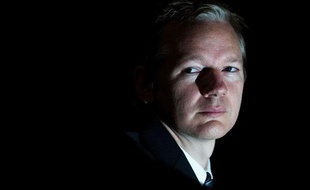 Julian Assange, le fondateur du site WikiLeaks lors d'une conférence de presse à Londres, Grande-Bretagne, le 23 octobre 2010.
