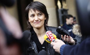 Pour leur première élection présidentielle, Nathalie Arthaud (LO) et Philippe Poutou (NPA) attendent de pied ferme la campagne médiatique, ayant jusqu'ici du mal à s'imposer face à Jean-Luc Mélenchon (Front de gauche) qui capte tout l'électorat de la gauche radicale.