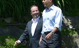 Barack Obama et François Hollande effectuent lundi un pèlerinage aux sources de l'amitié entre Washington et Paris, au premier des trois jours d'une visite d'Etat du président français aux Etats-Unis, événement riche en symboles et en décorum.
