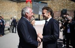 Macron juge que Bayrou peut « tenir le gouvernement » jusqu’en 2027