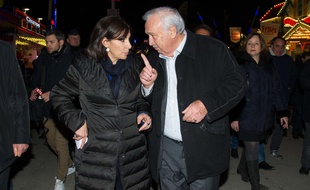 Anne Hidalgo et Marcel Campion lors de la nuit d'ouverture de La Foire du Trône, le 25 mars 2015 à Paris.