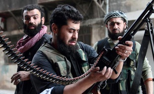 Des soldas de l'armée rebelle syrienne, le 1er avril 2013 près d'Alep.