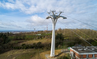 Les cinq pylônes du téléphérique urbain ont été mis en place.