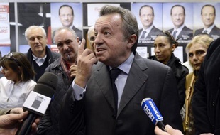 La nouvelle demande de levée de l'immunité parlementaire du sénateur PS Jean-Noël Guérini vise à le placer en garde en vue pour l'interroger sur un dossier à "caractère mafieux", est-il écrit dans le document que l'AFP a pu consulter mardi.