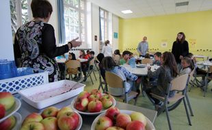 Des produits locaux sont servis à la cantine, ici dans l'école Liberté à Rennes.