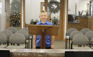 Dane Best, 9 ans, a plaidé pour mettre fin à l'interdiction des batailles de boules de neige dans sa ville de Severance (Colorado).
